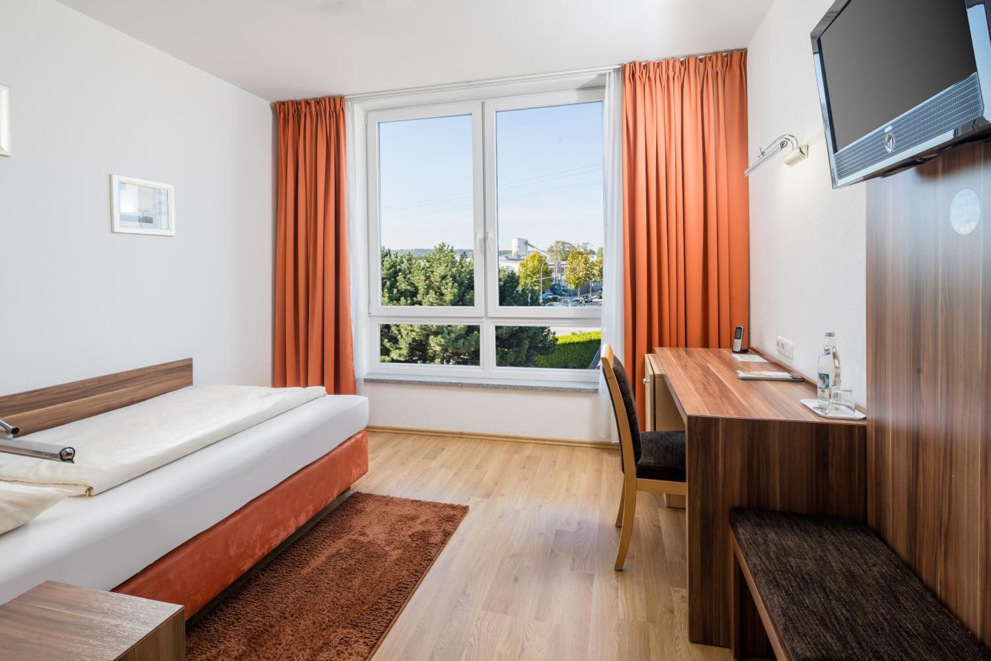 Hotel Meridian ***Superior Ergolding Buitenkant foto