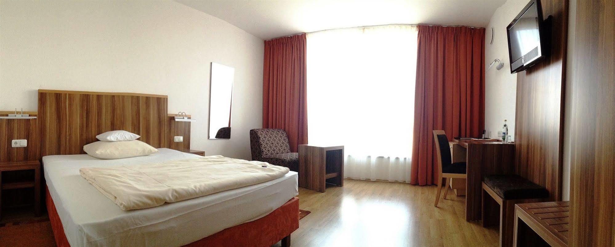 Hotel Meridian ***Superior Ergolding Buitenkant foto