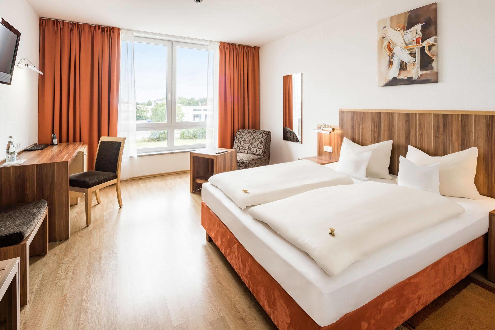 Hotel Meridian ***Superior Ergolding Buitenkant foto